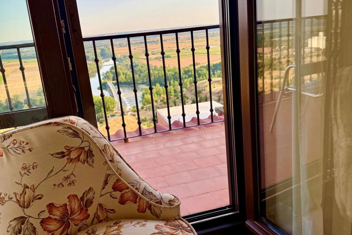 Terraza de la habitación premium con vistas a la Vega